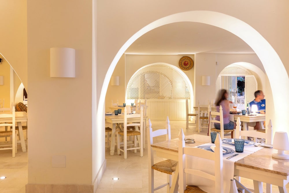 Hotel Costa Dei Fiori — Restaurant & bars in Santa Margherita di Pula, Sardinia
