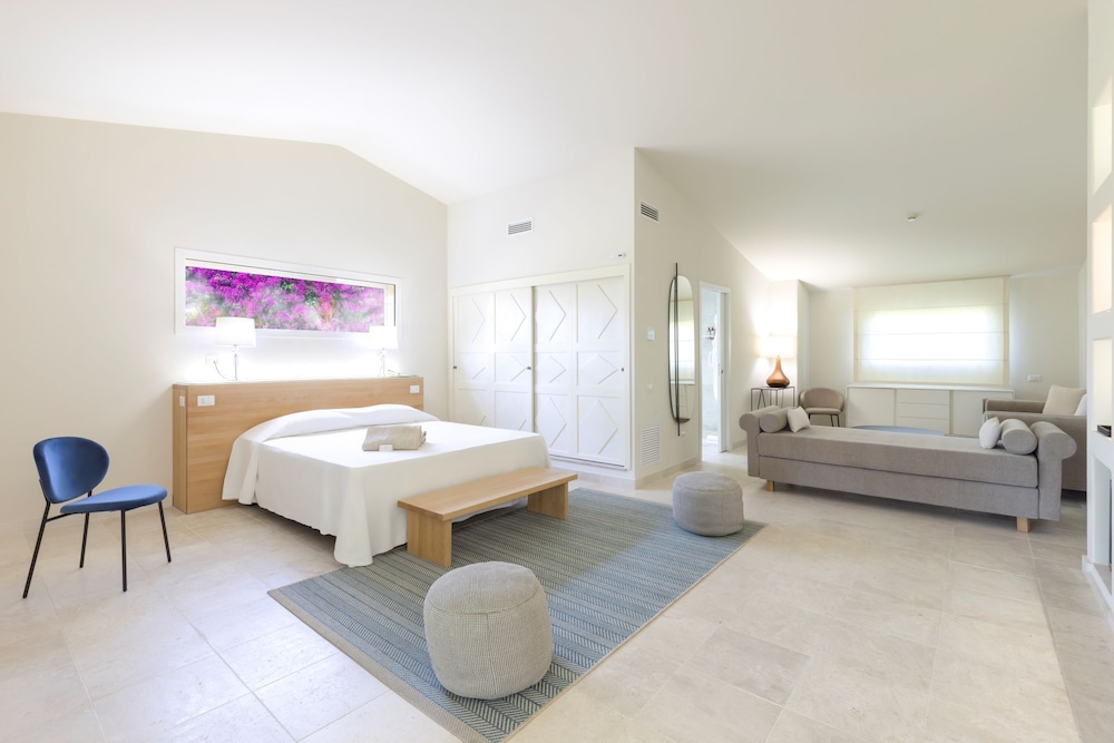 Hotel Costa Dei Fiori — Hotel rooms in Santa Margherita di Pula, Sardinia