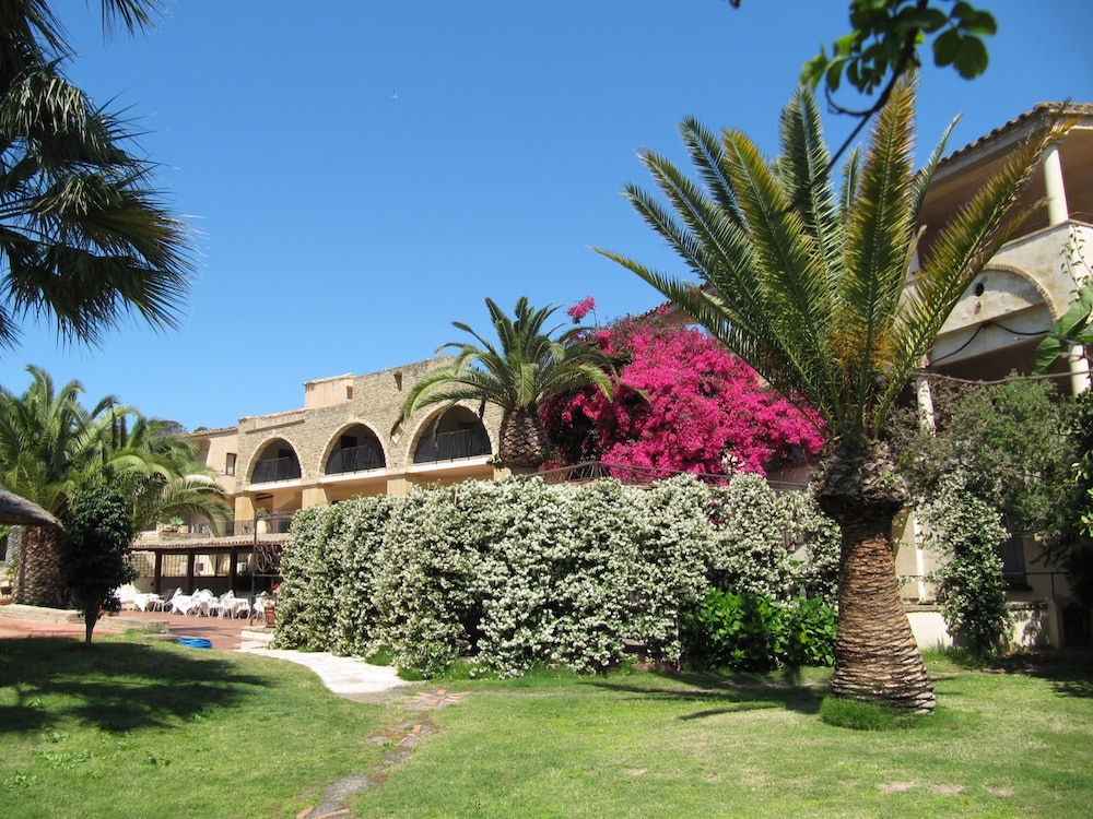 Hotel Costa Dei Fiori — Hotel building in Santa Margherita di Pula, Sardinia