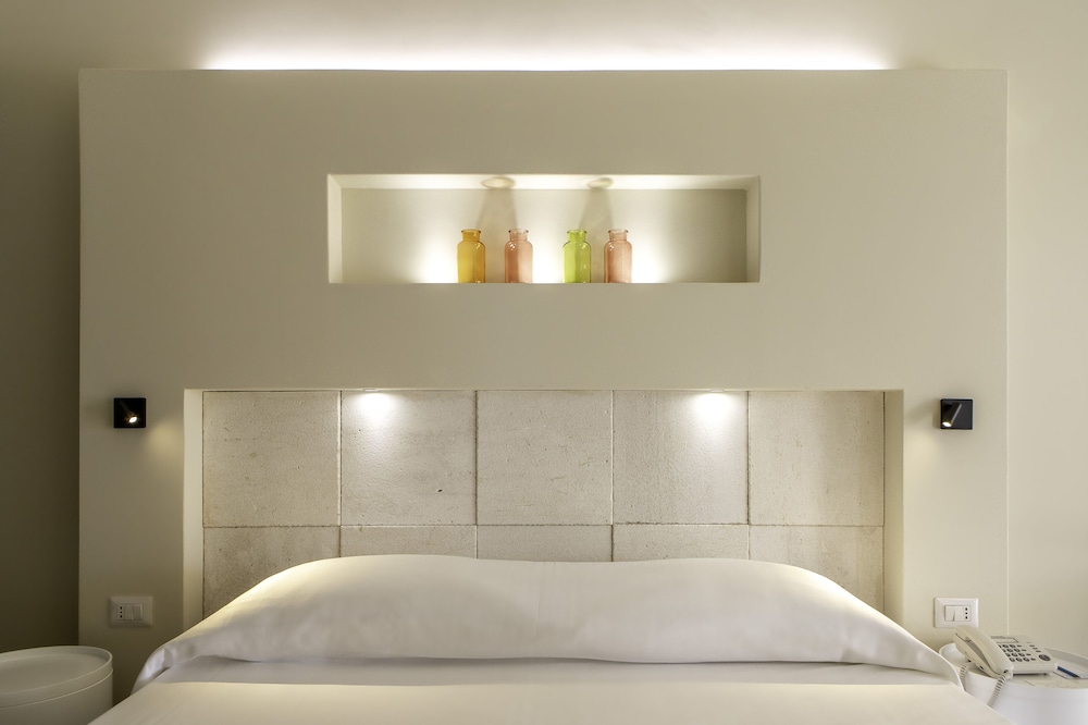 Hotel Costa Dei Fiori — Hotel rooms in Santa Margherita di Pula, Sardinia