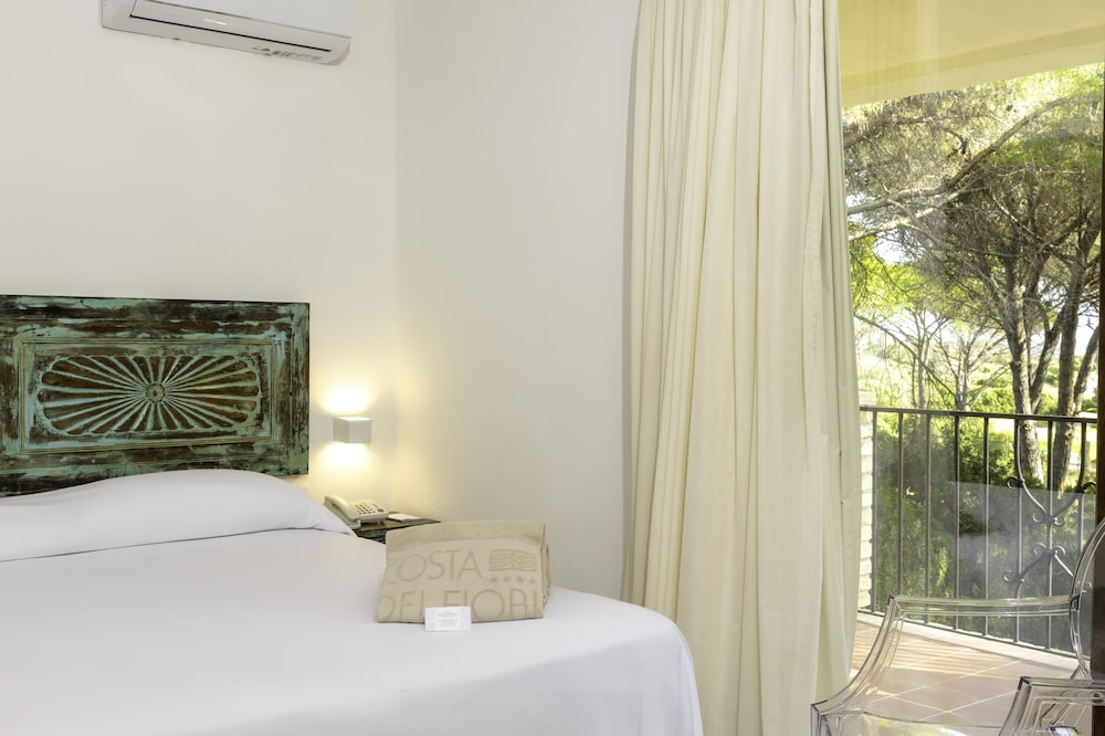 Hotel Costa Dei Fiori — Hotel rooms in Santa Margherita di Pula, Sardinia