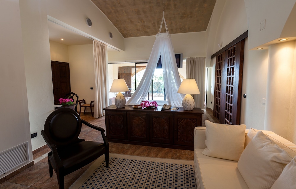 Hotel Costa Dei Fiori — Hotel rooms in Santa Margherita di Pula, Sardinia