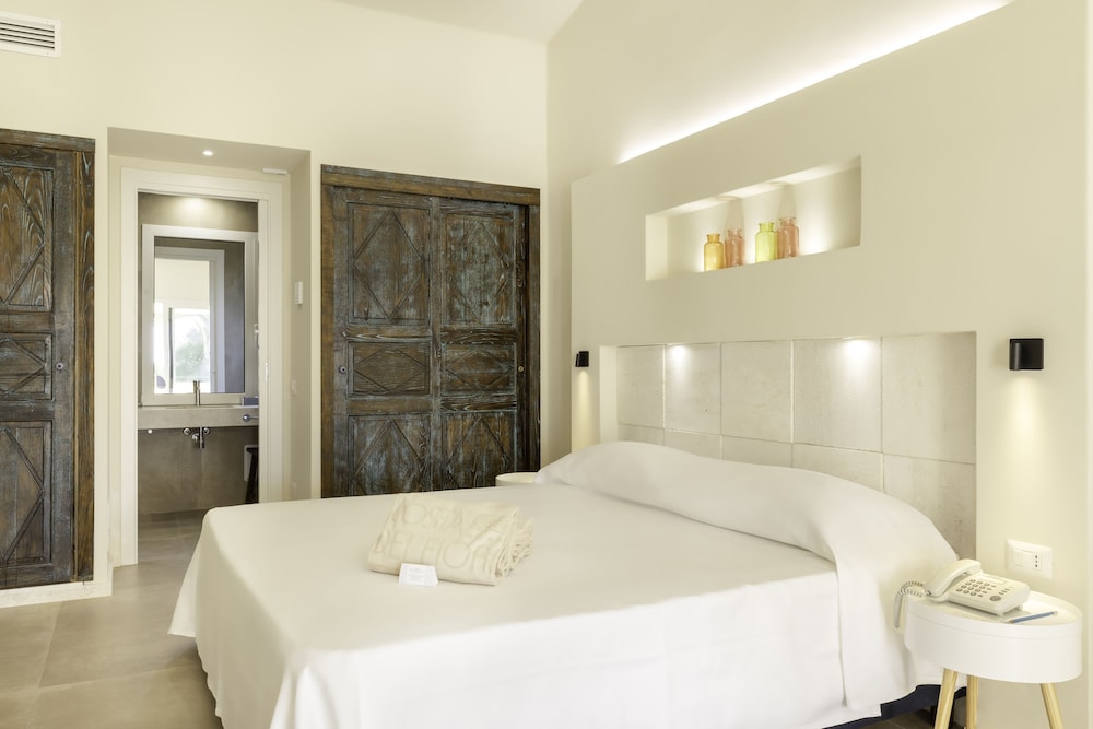 Hotel Costa Dei Fiori — Hotel rooms in Santa Margherita di Pula, Sardinia