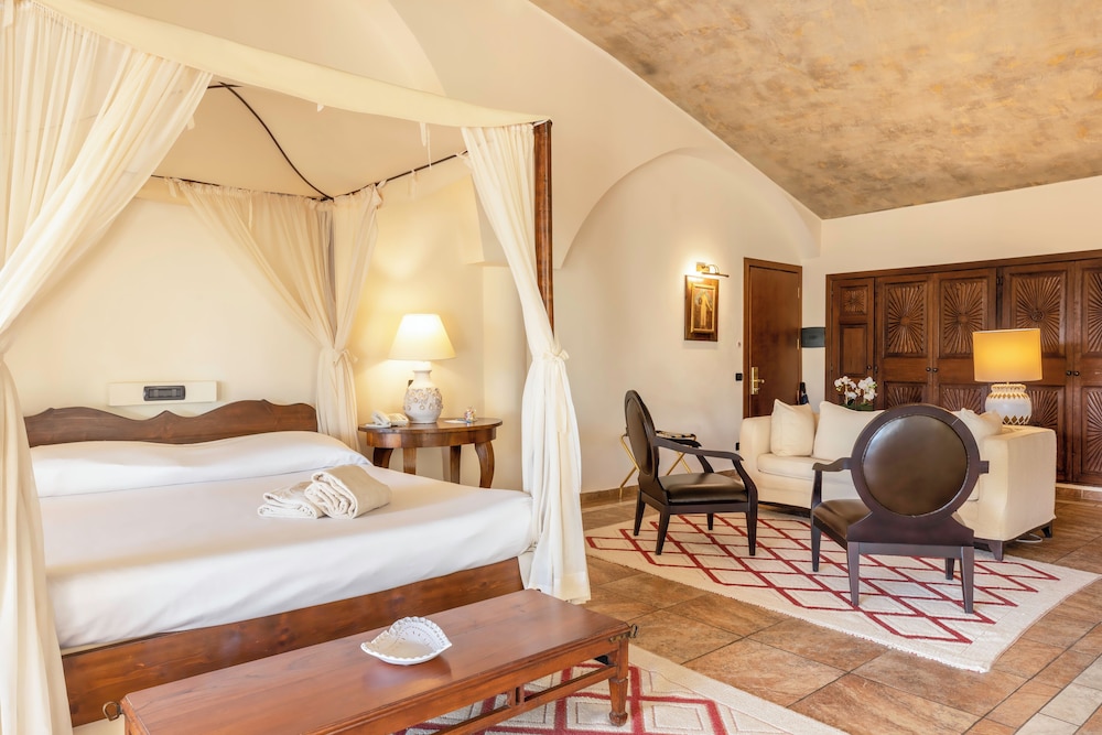 Hotel Costa Dei Fiori — Hotel rooms in Santa Margherita di Pula, Sardinia