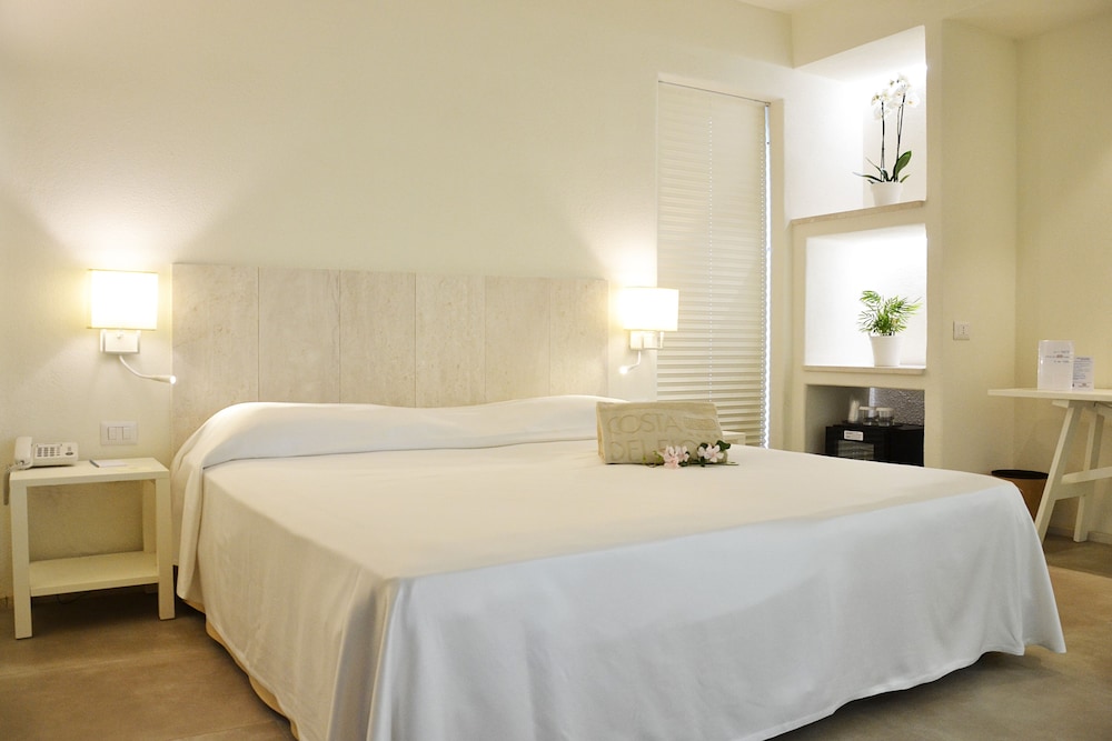 Hotel Costa Dei Fiori — Hotel rooms in Santa Margherita di Pula, Sardinia