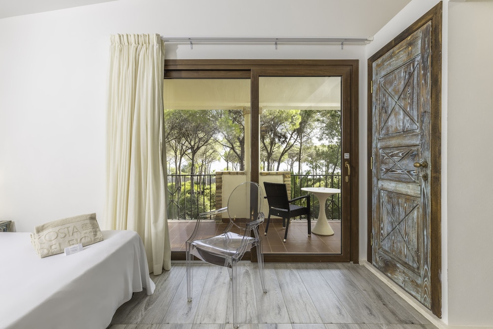 Hotel Costa Dei Fiori — Hotel rooms in Santa Margherita di Pula, Sardinia