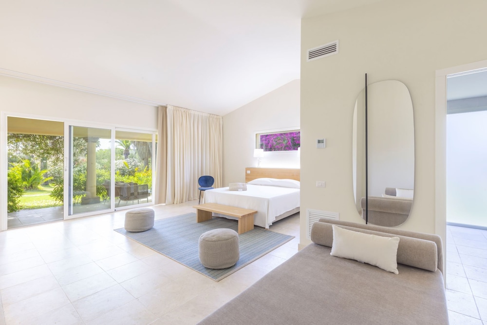 Hotel Costa Dei Fiori — Hotel rooms in Santa Margherita di Pula, Sardinia