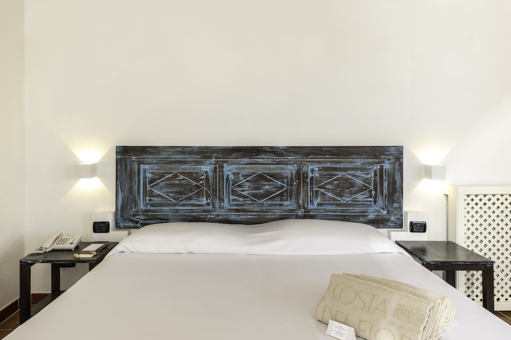 Hotel Costa Dei Fiori — Hotel rooms in Santa Margherita di Pula, Sardinia