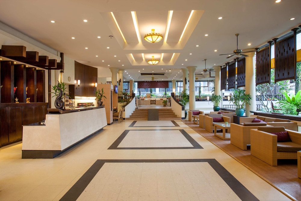 Deevana Patong Resort & Spa — Hotel building in Patong Beach, Phuket Province