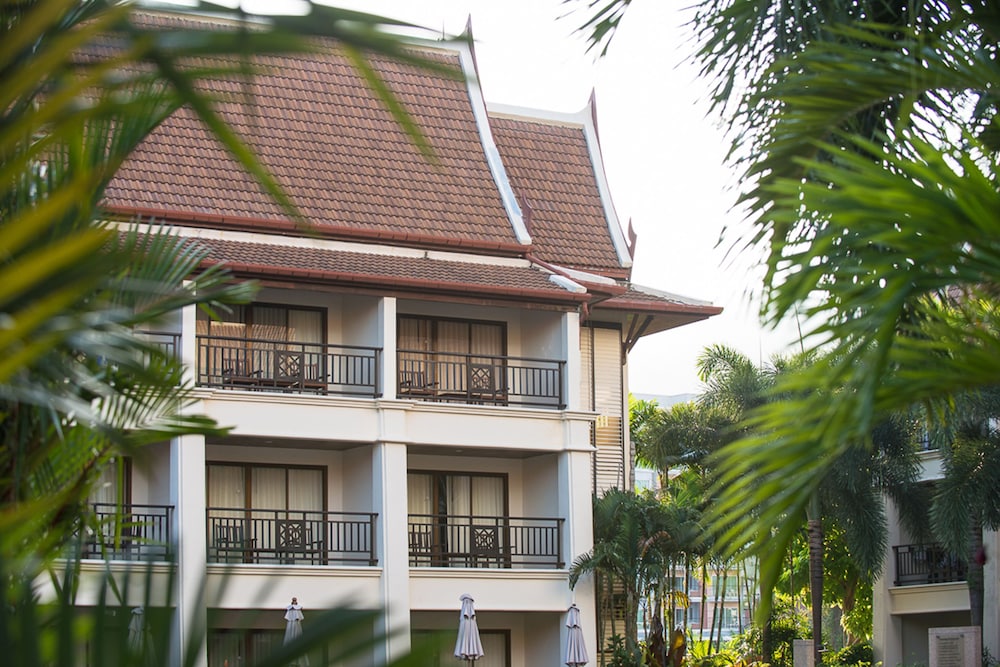 Deevana Patong Resort & Spa — Hotel building in Patong Beach, Phuket Province