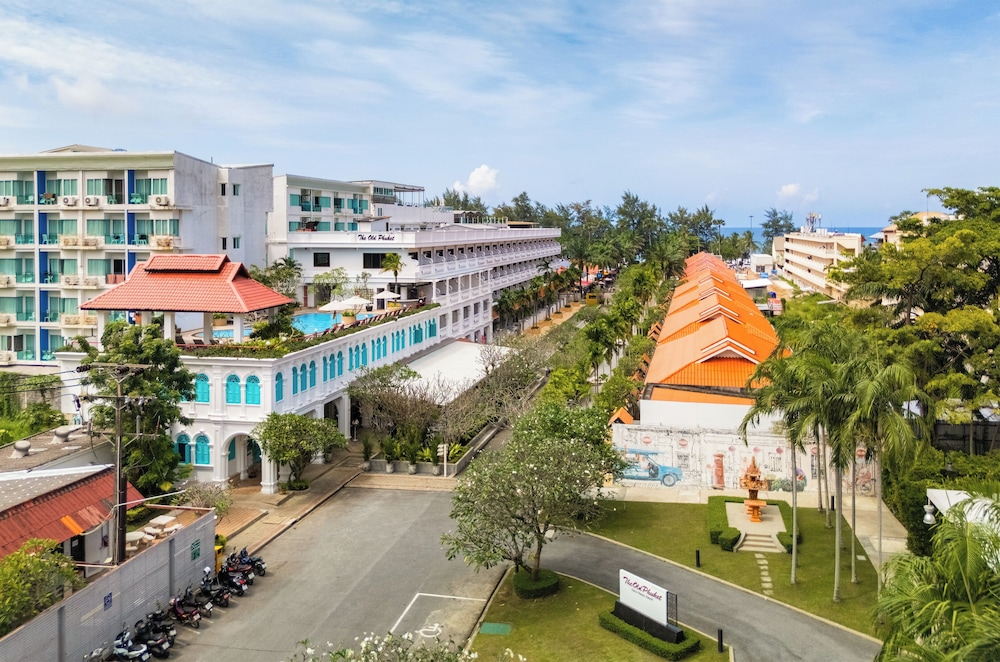 The Old Phuket - Karon Beach Resort — Hotel building in Karon, Phuket Province