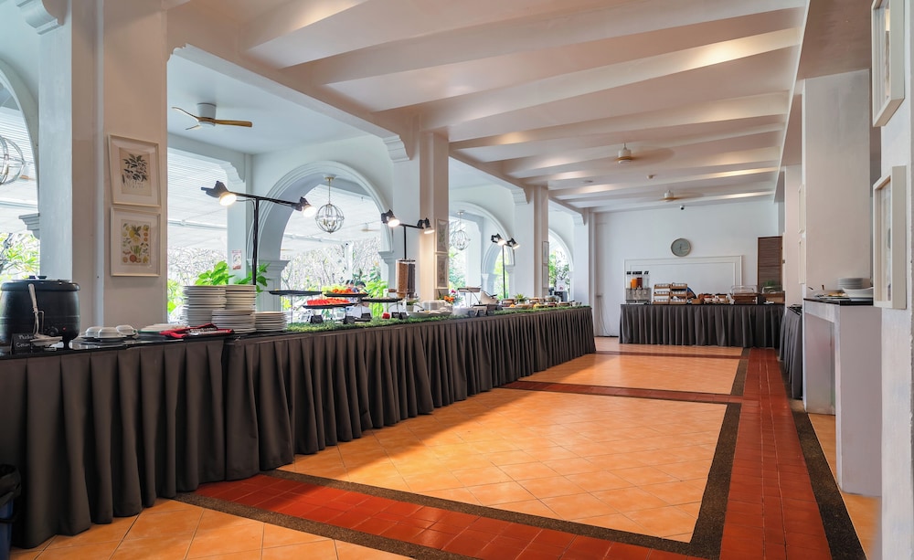 The Old Phuket - Karon Beach Resort — Restaurant & bars in Karon, Phuket Province
