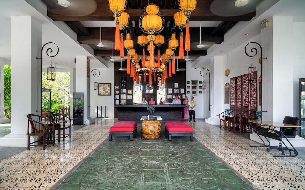 The Old Phuket - Karon Beach Resort — Hotel building in Karon, Phuket Province