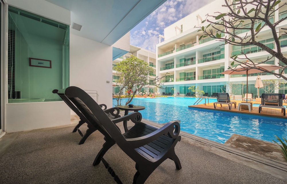 The Old Phuket - Karon Beach Resort — Swimming pool in Karon, Phuket Province