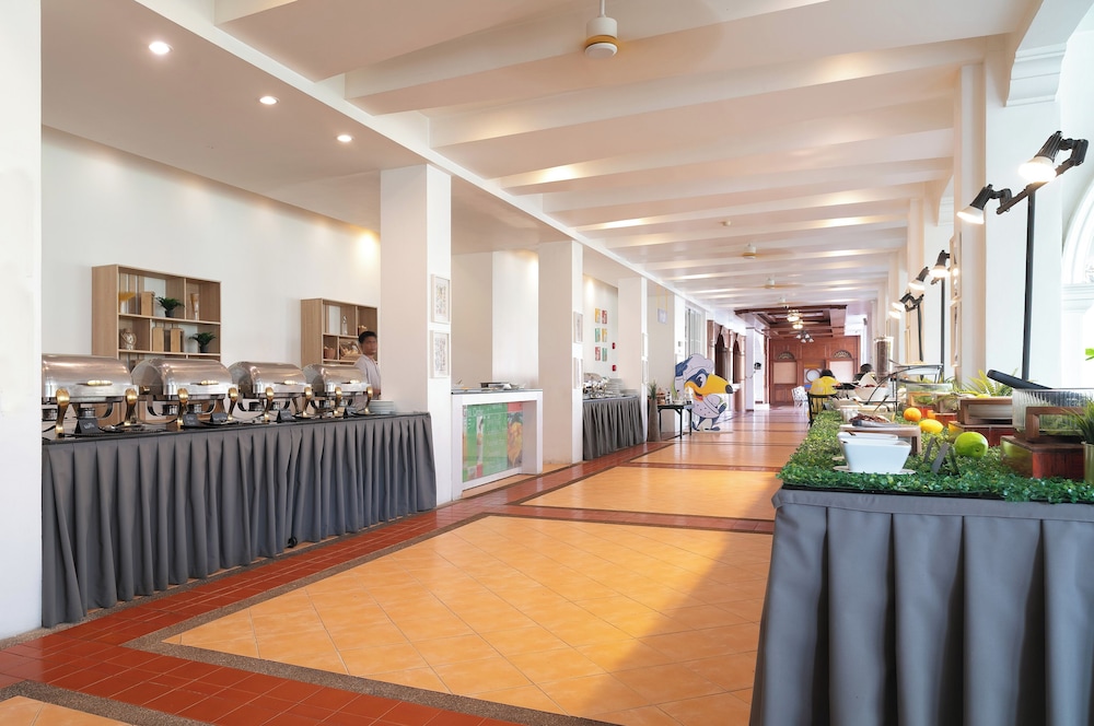 The Old Phuket - Karon Beach Resort — Restaurant & bars in Karon, Phuket Province