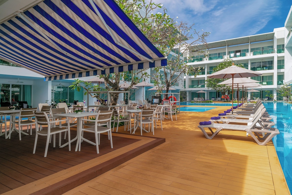 The Old Phuket - Karon Beach Resort — Swimming pool in Karon, Phuket Province