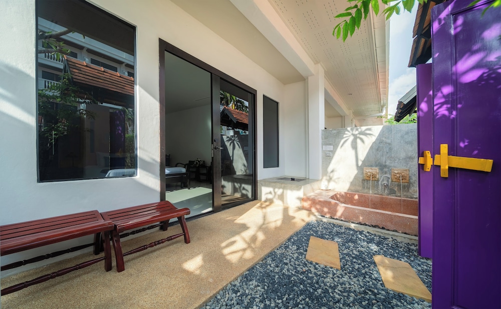 The Old Phuket - Karon Beach Resort — Hotel building in Karon, Phuket Province