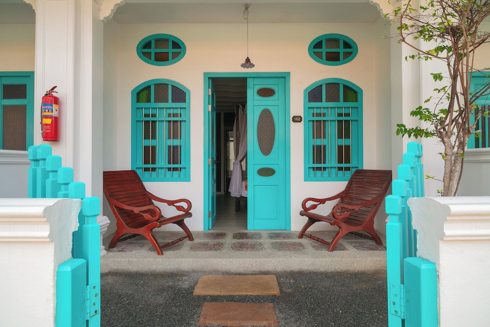 The Old Phuket - Karon Beach Resort — Hotel building in Karon, Phuket Province