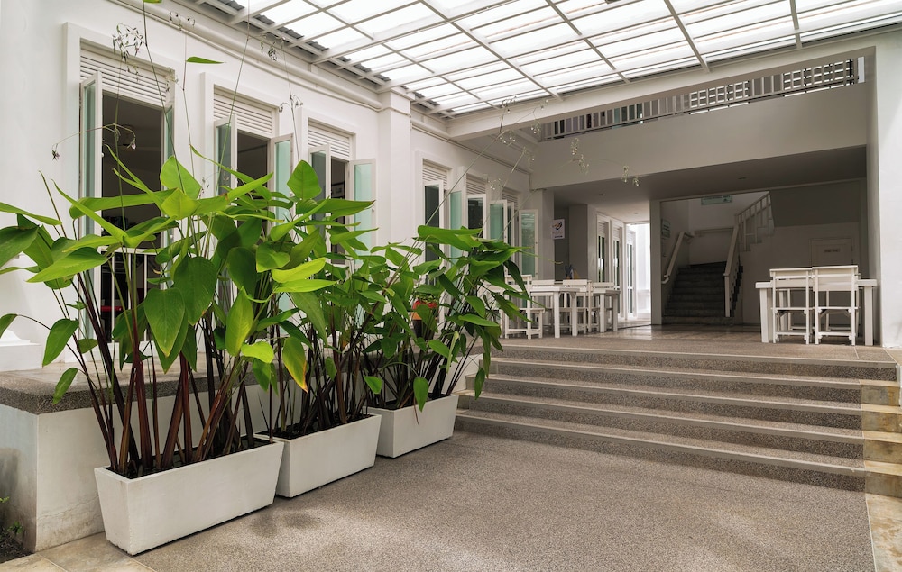 The Old Phuket - Karon Beach Resort — Hotel building in Karon, Phuket Province