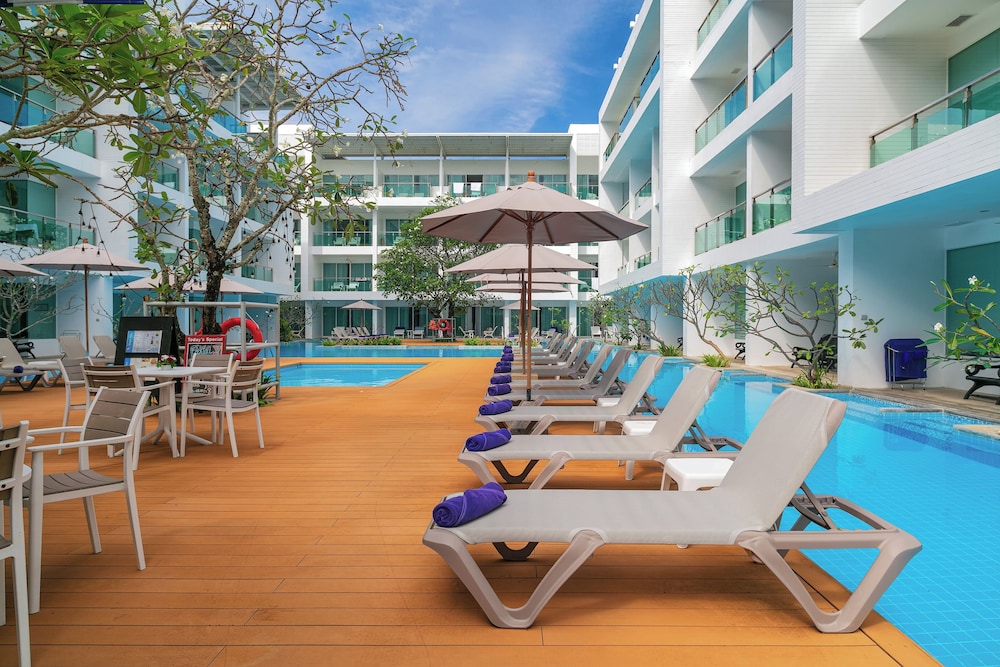 The Old Phuket - Karon Beach Resort — Swimming pool in Karon, Phuket Province