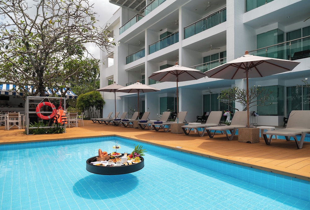 The Old Phuket - Karon Beach Resort — Swimming pool in Karon, Phuket Province