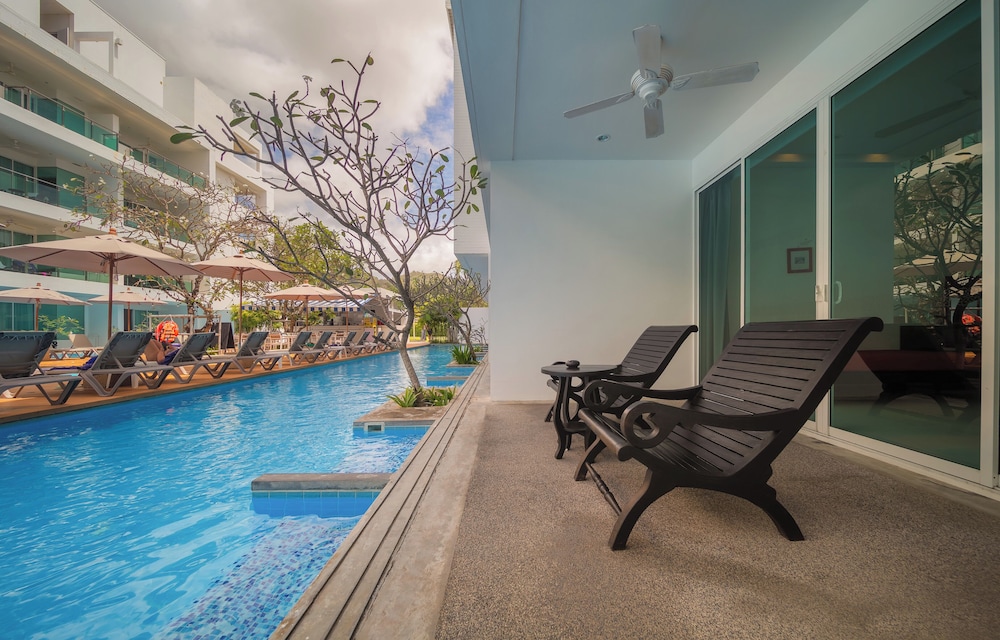 The Old Phuket - Karon Beach Resort — Swimming pool in Karon, Phuket Province