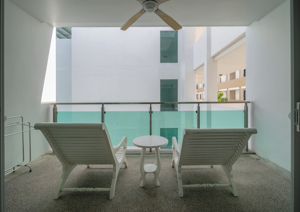 The Old Phuket - Karon Beach Resort — Swimming pool in Karon, Phuket Province