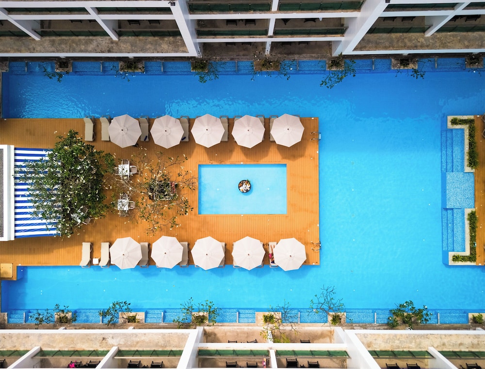The Old Phuket - Karon Beach Resort — Swimming pool in Karon, Phuket Province