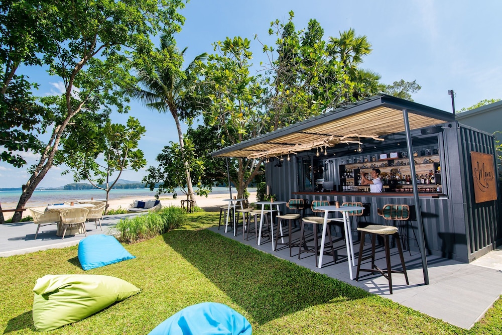 Phuket Marriott Resort and Spa, Nai Yang Beach — Restaurant & bars in Sa Khu, Phuket Province