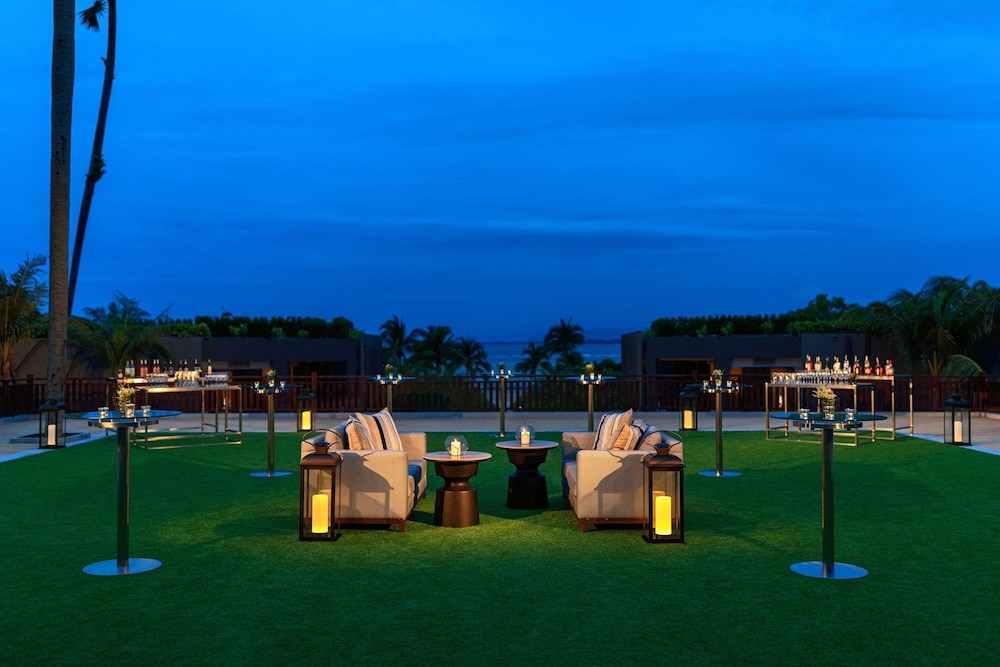 Phuket Marriott Resort and Spa, Nai Yang Beach — Restaurant & bars in Sa Khu, Phuket Province