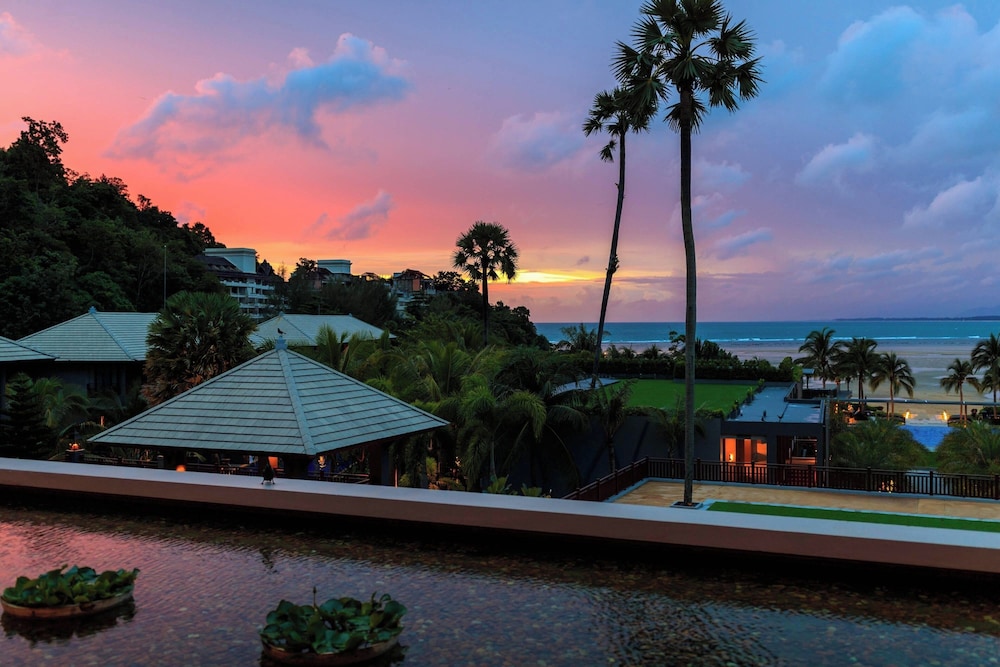 Phuket Marriott Resort and Spa, Nai Yang Beach — Hotel building in Sa Khu, Phuket Province