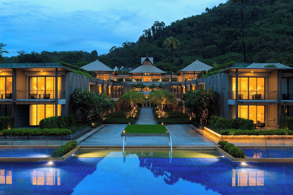 Phuket Marriott Resort and Spa, Nai Yang Beach — Hotel building in Sa Khu, Phuket Province