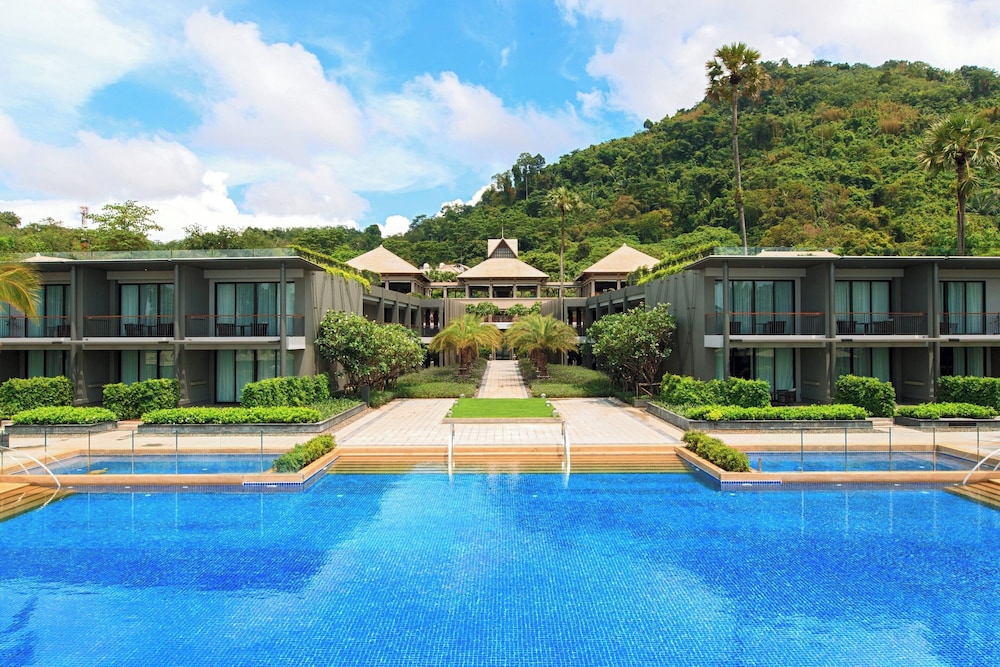 Phuket Marriott Resort and Spa, Nai Yang Beach — Hotel building in Sa Khu, Phuket Province