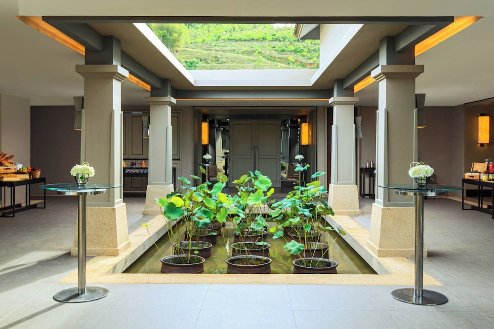Phuket Marriott Resort and Spa, Nai Yang Beach — Hotel building in Sa Khu, Phuket Province