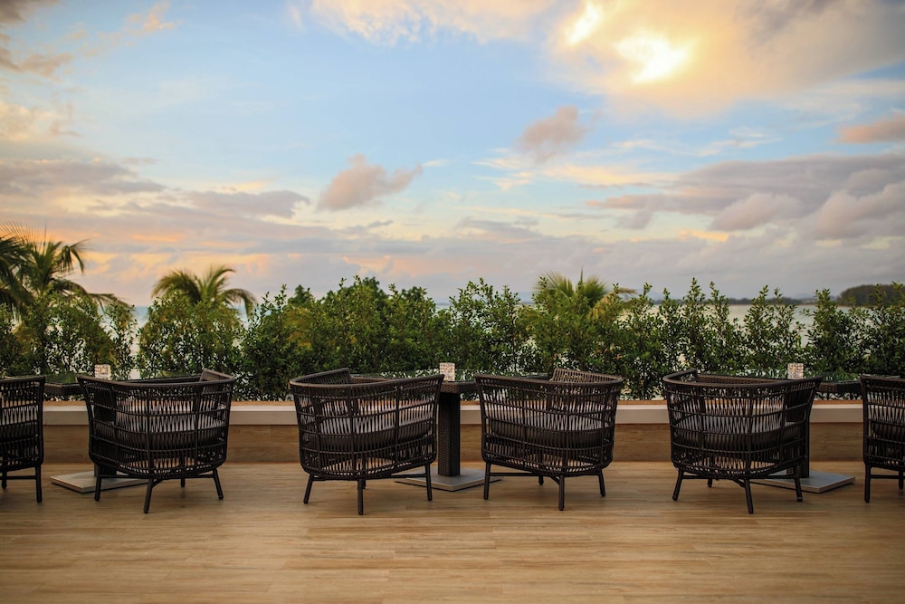 Phuket Marriott Resort and Spa, Nai Yang Beach — Restaurant & bars in Sa Khu, Phuket Province