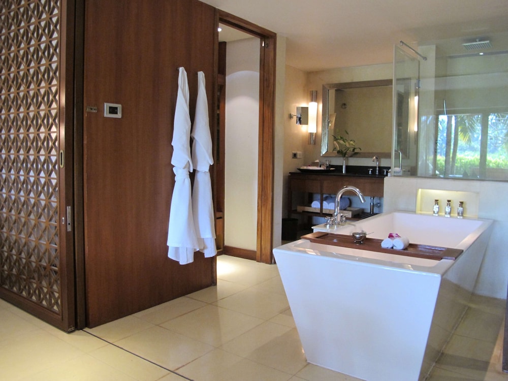 Alila Diwa Goa - A Hyatt Brand — Hotel rooms in Betalbatim, Goa