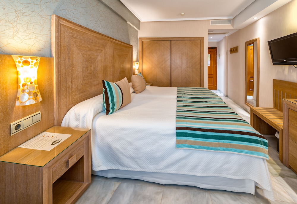 Hotel Balcón de Europa — Hotel rooms in Nerja, Andalusia