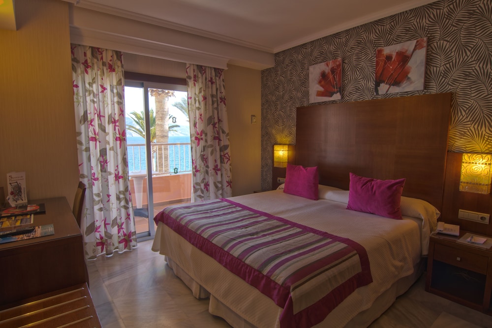 Hotel Balcón de Europa — Hotel rooms in Nerja, Andalusia