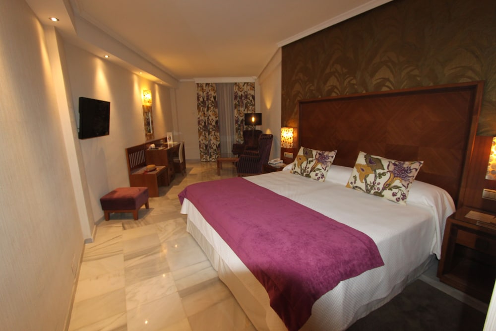 Hotel Balcón de Europa — Hotel rooms in Nerja, Andalusia