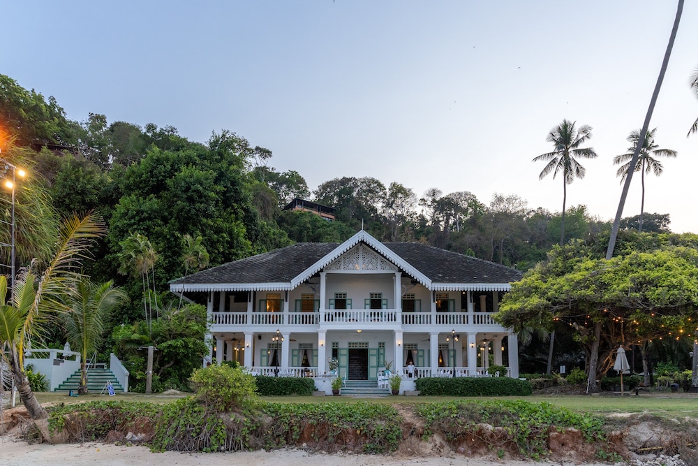 Cape Panwa Hotel — Hotel building in Ko Lon, Phuket Province