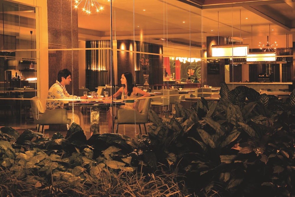 Goa Marriott Resort & Spa — Restaurant & bars in Panaji, Goa