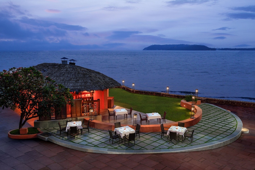 Goa Marriott Resort & Spa — Restaurant & bars in Panaji, Goa