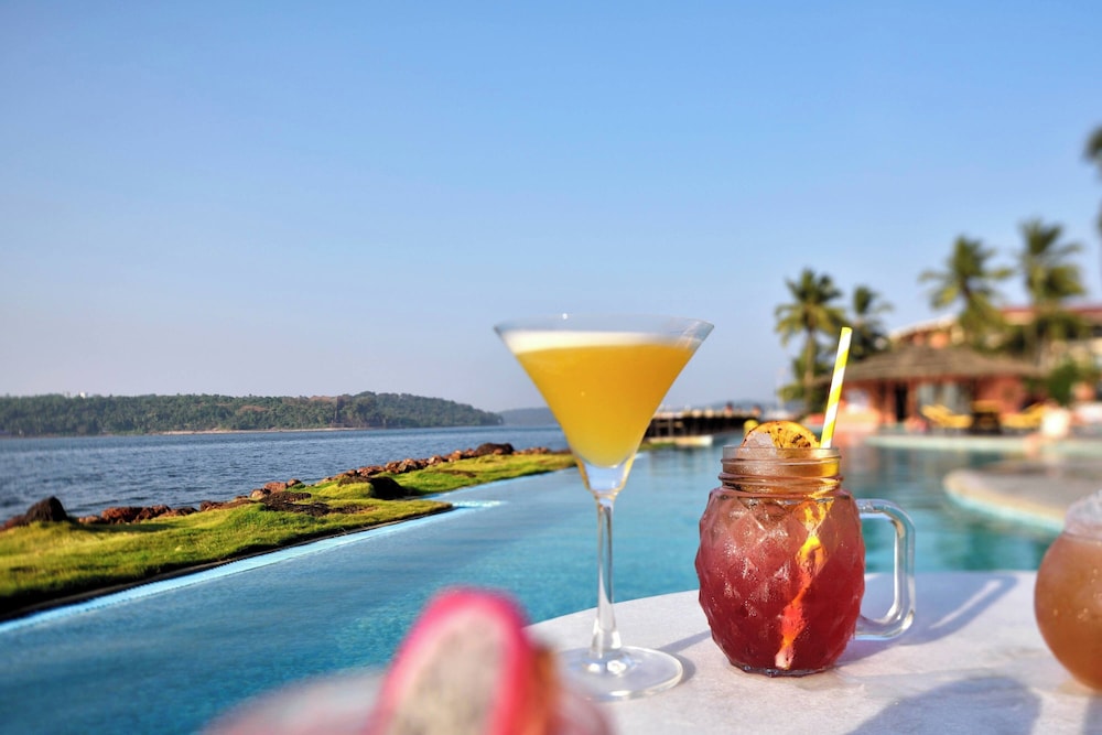 Goa Marriott Resort & Spa — Restaurant & bars in Panaji, Goa