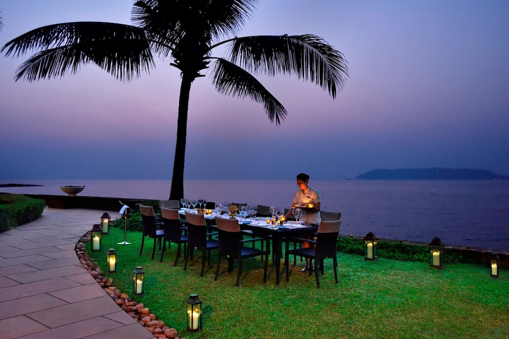 Goa Marriott Resort & Spa — Restaurant & bars in Panaji, Goa