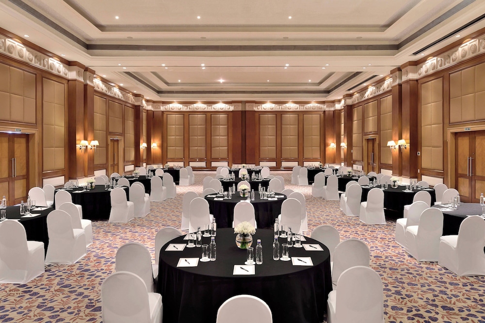 Goa Marriott Resort & Spa — Restaurant & bars in Panaji, Goa