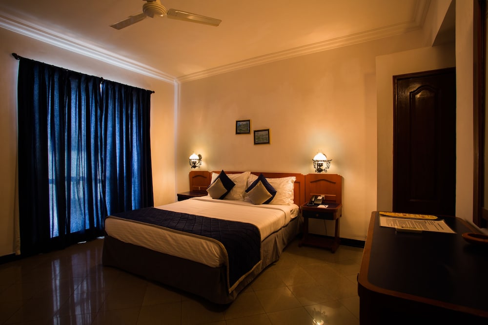 Resort Lagoa Azul — Hotel rooms in Arpora, Goa