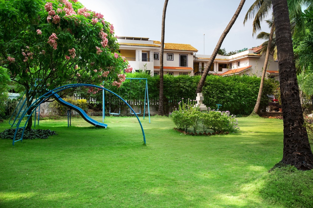 Resort Lagoa Azul — Hotel building in Arpora, Goa