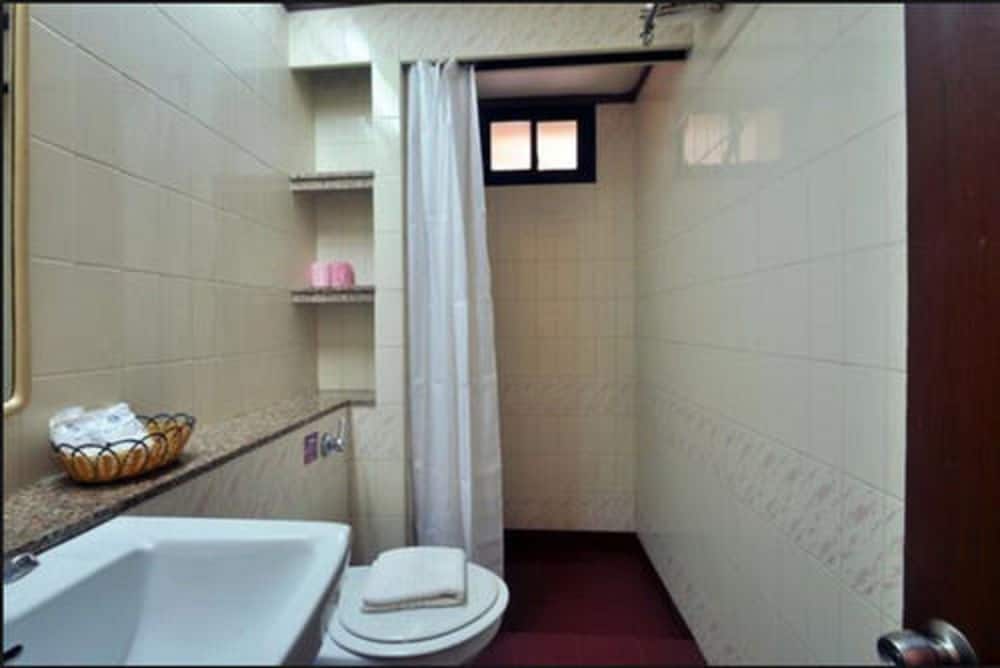 Resort Lagoa Azul — Hotel rooms in Arpora, Goa