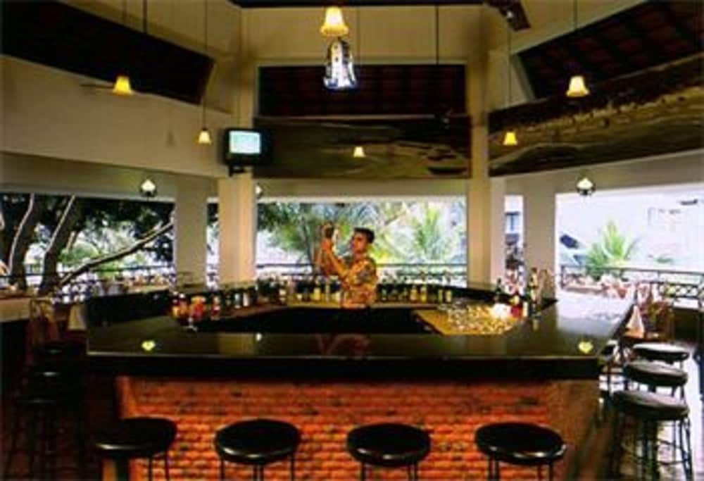 Resort Lagoa Azul — Restaurant & bars in Arpora, Goa