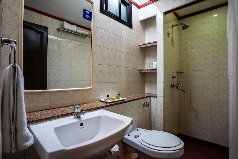 Resort Lagoa Azul — Hotel rooms in Arpora, Goa